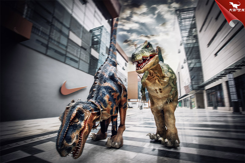 人穿恐龍衣服，人穿的恐龍服裝