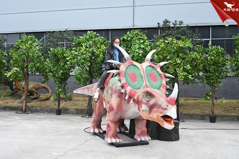 恐龍坐騎，游樂場乘騎恐龍